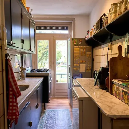 Olympic's Little Palace Apartment *